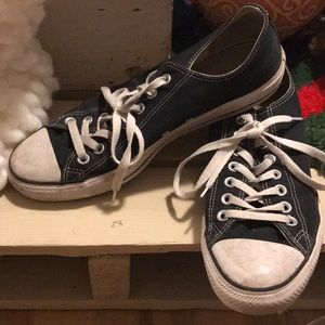 Black low top converse